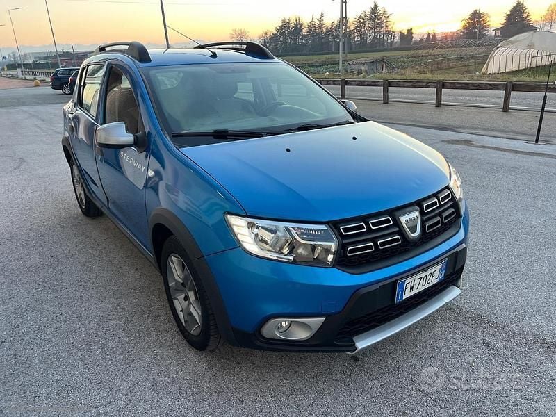 Usata Dacia Sandero Stepway 90 CV (66 kW) 2019 Blu Berlina