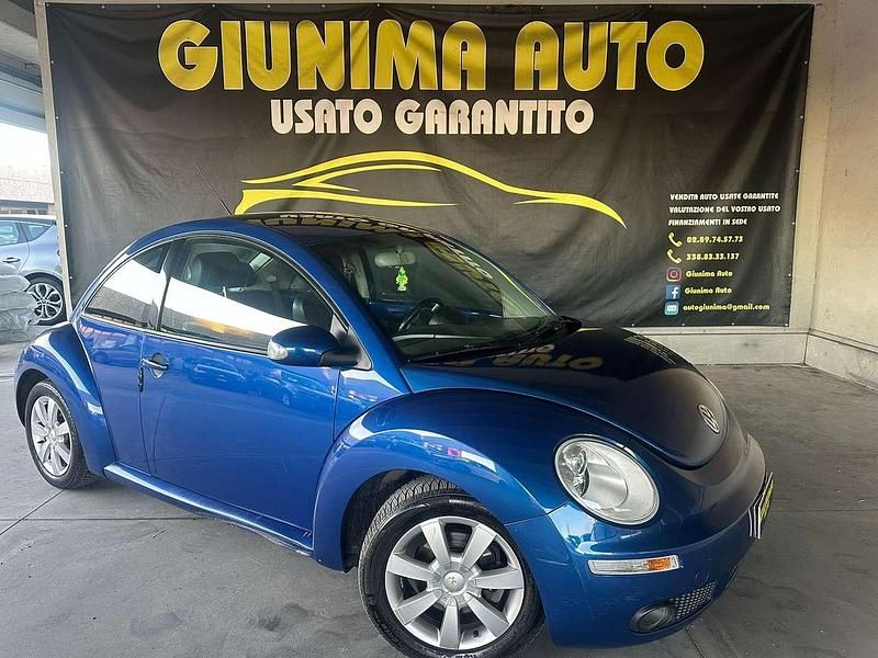 Usata VW New Beetle 105 CV (77 kW) 2007 Blu Utilitaria