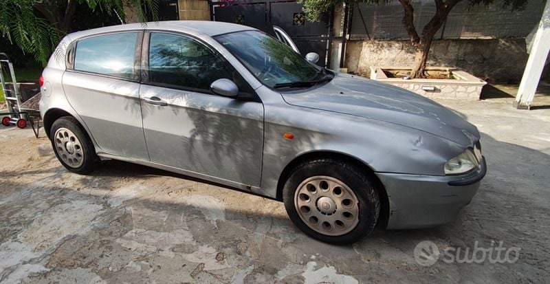 Usata 2003 Alfa Romeo 147 Due volumi | 350 € (Buon prezzo) - Immagine 1/4