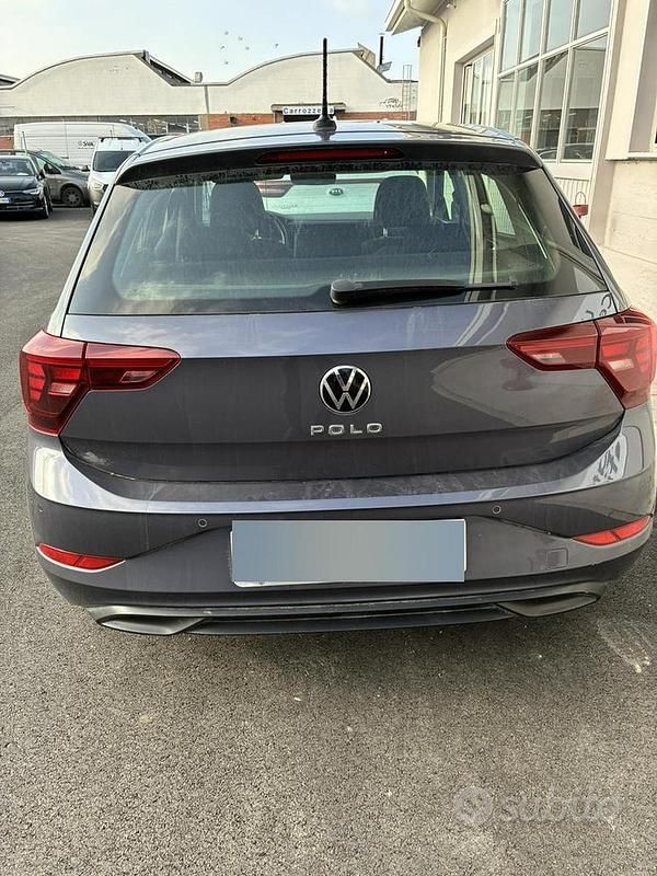 Usata VW Polo Life 95 CV (69 kW) 2023 Grigio Utilitaria