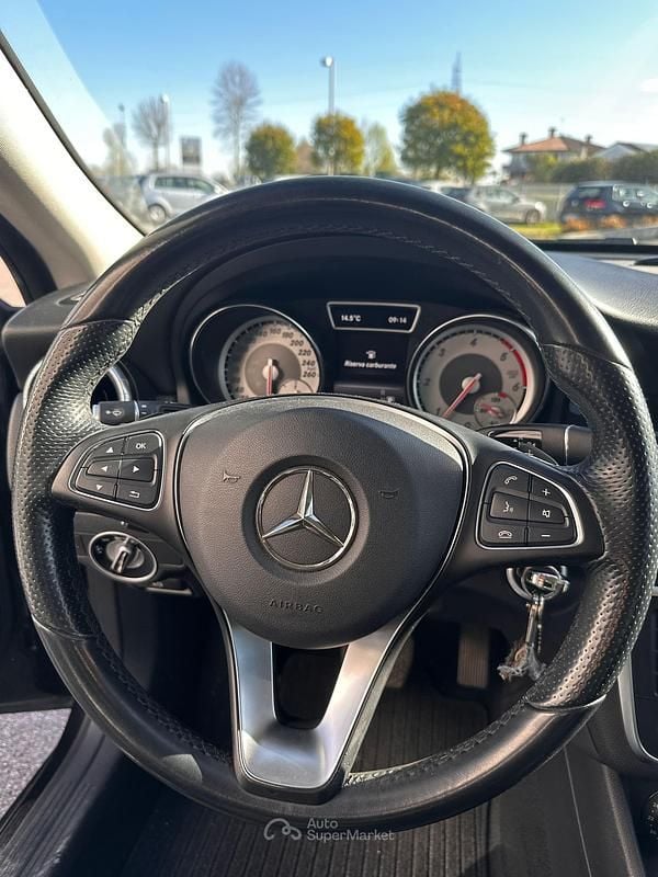 Begagnad Mercedes CLA200 136 HK (100 kW) 2015 Svart Kombi