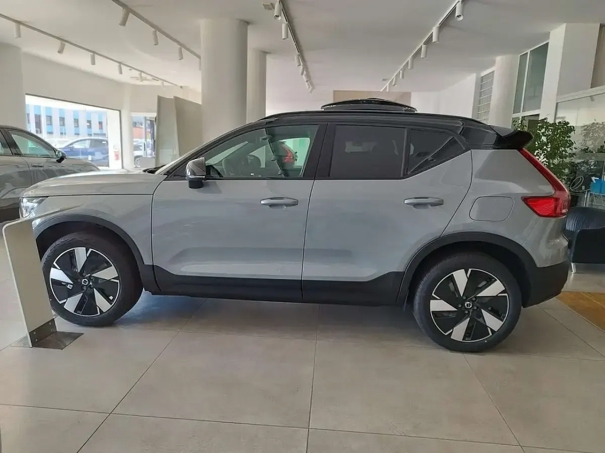 Nuova Volvo EX40 Core 80 kW (109 CV) 2026 Grigio SUV