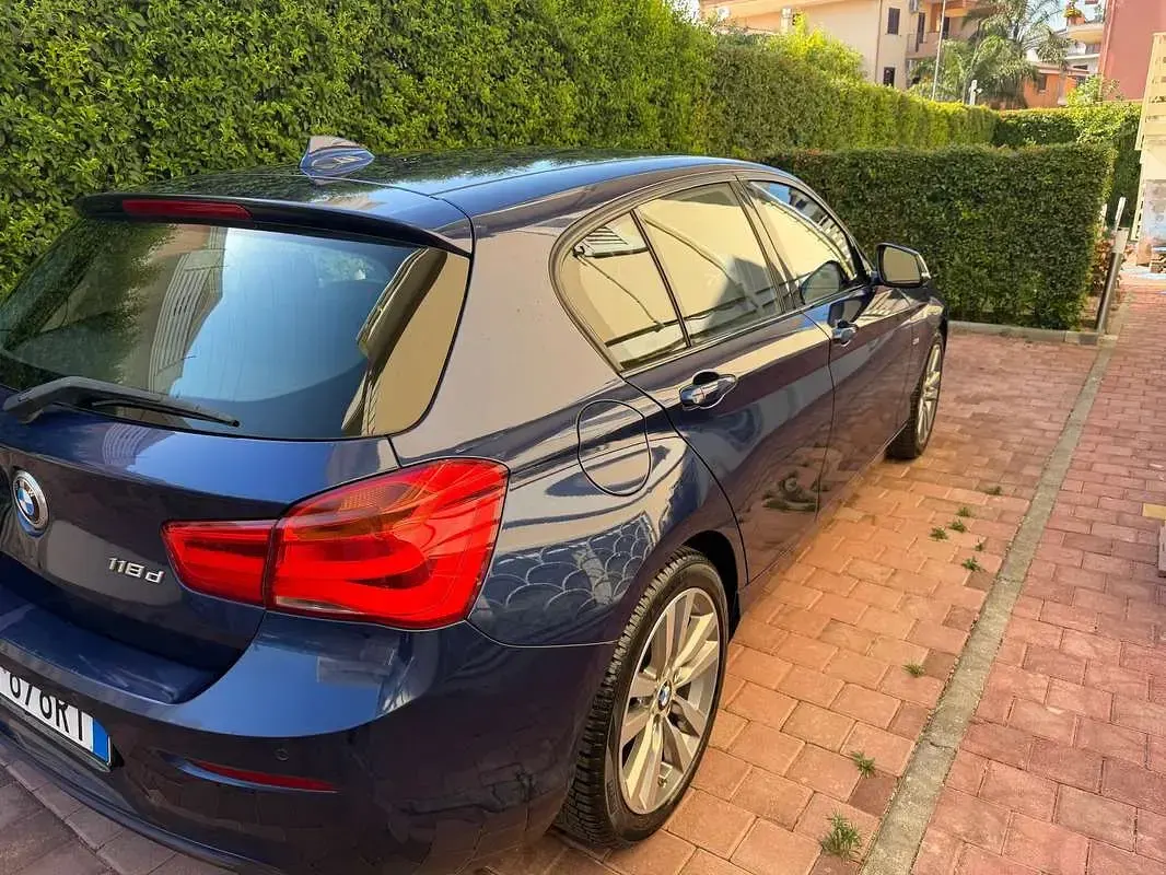 Usata BMW 118 Sport Line 150 CV (110 kW) 2017 Blu/azzurro Utilitaria