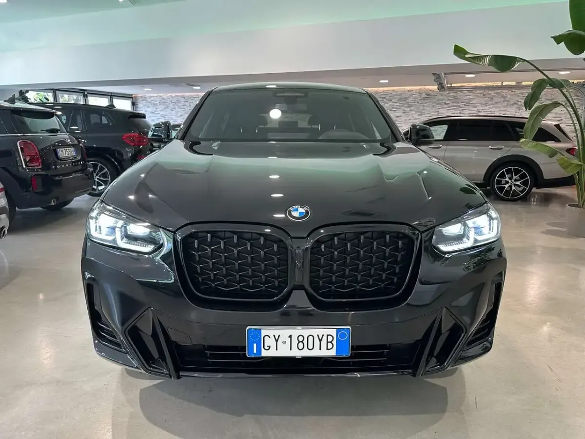 Usata BMW X4 M Sport 190 CV (139 kW) 2025 Black sapphire metallizzato SUV