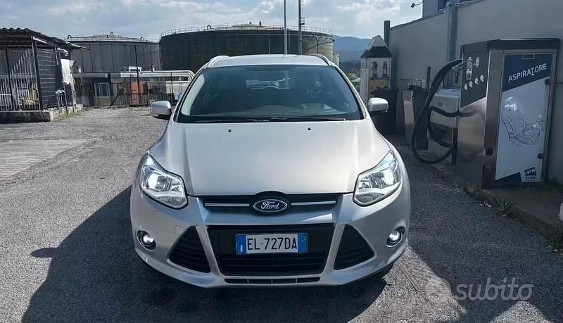 Usata Ford Focus 115 CV (84 kW) 2012 Grigio Station wagon