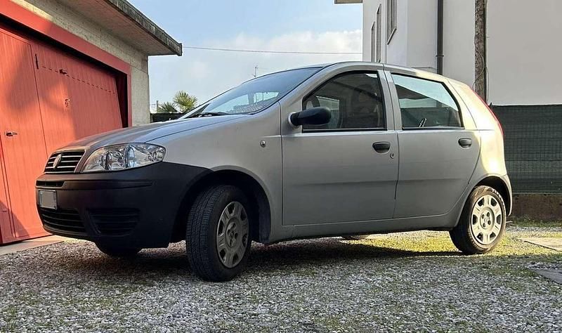 Usata Fiat Punto Active 60 CV (44 kW) 2005 Argento Berlina