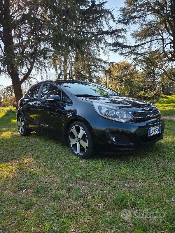 Usata Kia Rio 90 CV (66 kW) 2015 Nero Utilitaria