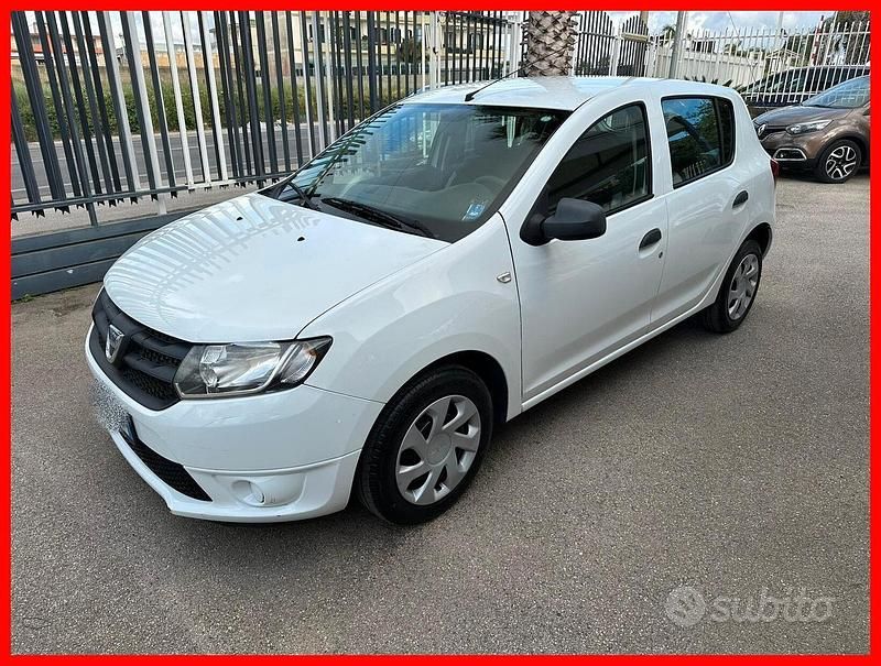 Begagnad Dacia Sandero Lauréate 75 HK (55 kW) 2013 Vit Sedan