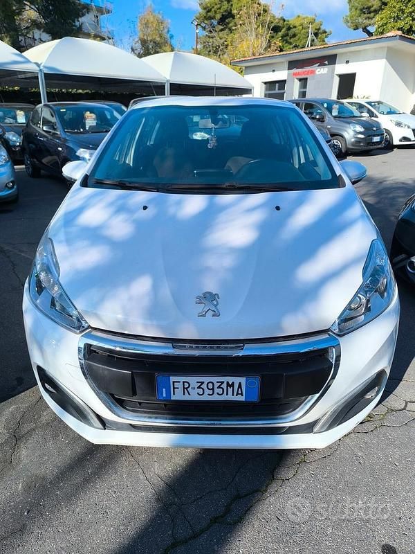 Usata Peugeot 208 Active 101 CV (74 kW) 2018 Bianco Utilitaria
