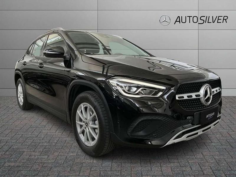 Usata Mercedes GLA200 Business 150 CV (110 kW) 2022 Nero / pastello SUV