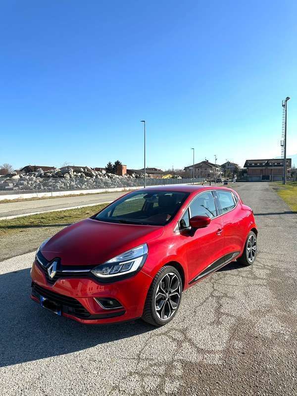 Usata 2016 Renault Clio IV Intens Tre volumi | 7800 € (Buon prezzo) - Immagine 1/4