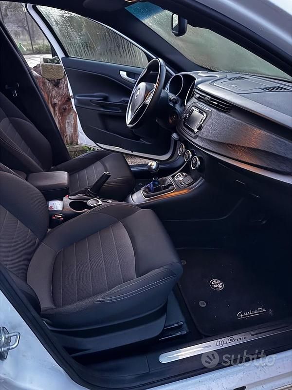 Usata Alfa Romeo Giulietta 120 CV (88 kW) 2018 Bianco Utilitaria