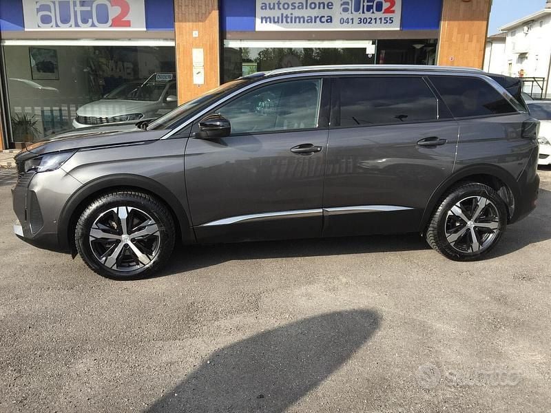 Usata Peugeot 5008 Allure 131 CV (96 kW) 2024 Grigio SUV