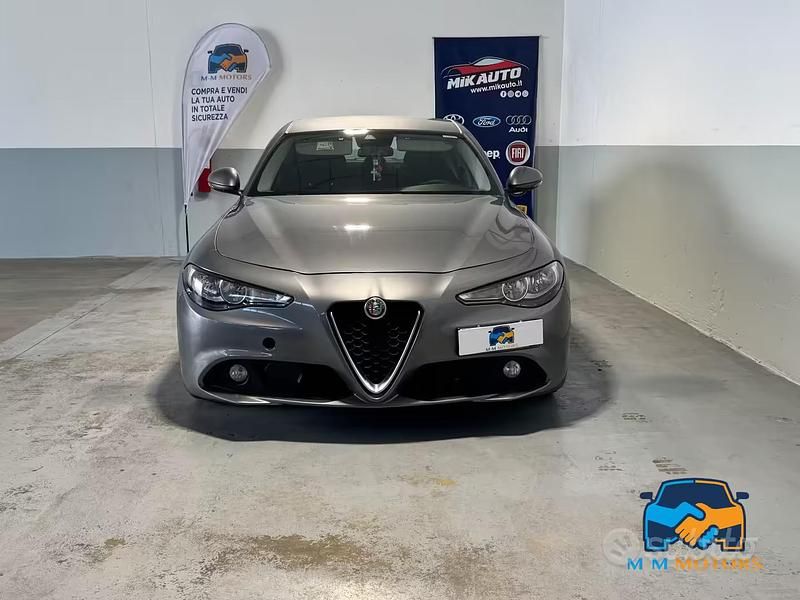 Usata Alfa Romeo Giulia 150 CV (110 kW) 2016 Grigio Berlina