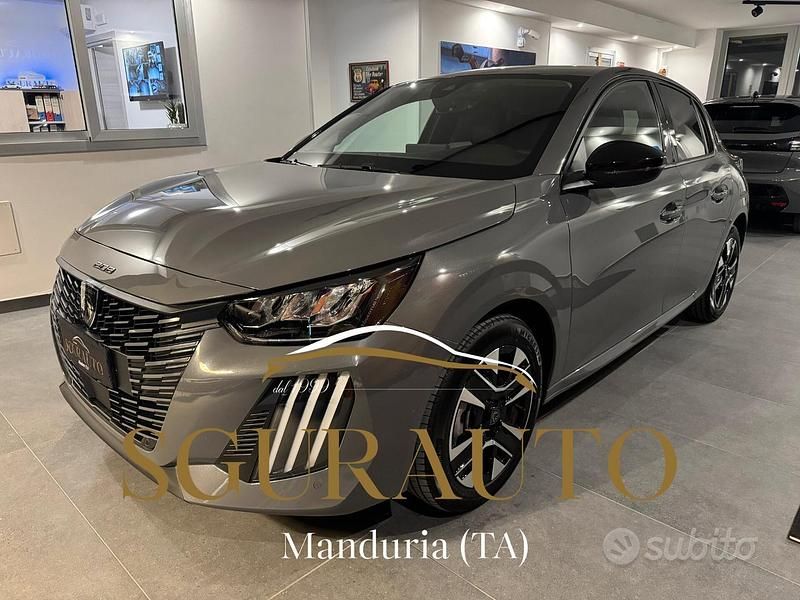 Usata Peugeot 208 Allure 101 CV (74 kW) 2025 Grigio Utilitaria