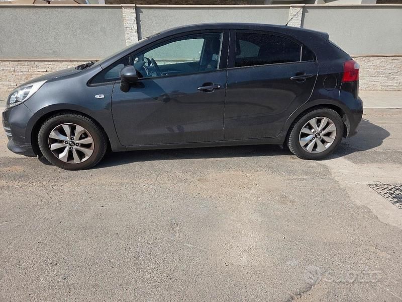 Gebraucht Kia Rio 85 PS (62 kW) 2017 Grau Kleinwagen