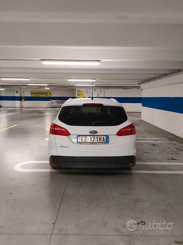 Usata Ford Focus 120 CV (88 kW) 2015 Bianco Station wagon