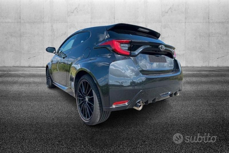 Usata Toyota Yaris 261 CV (191 kW) 2021 Nero Utilitaria