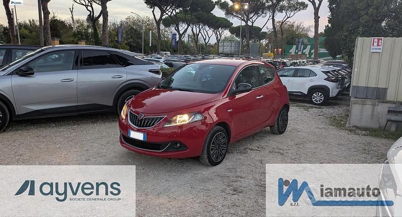 Usata Lancia Ypsilon Gold 70 CV (51 kW) 2022 Rosso Utilitaria