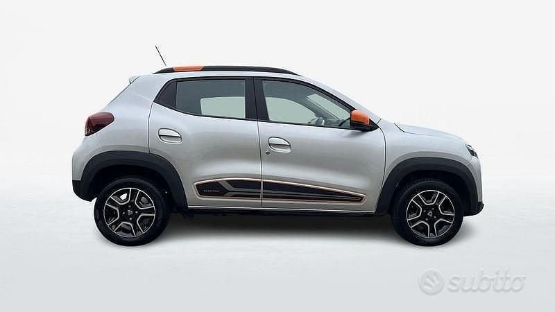 Usata Dacia Spring Comfort Plus 33 kW (45 CV) 2022 Grigio chiaro Utilitaria