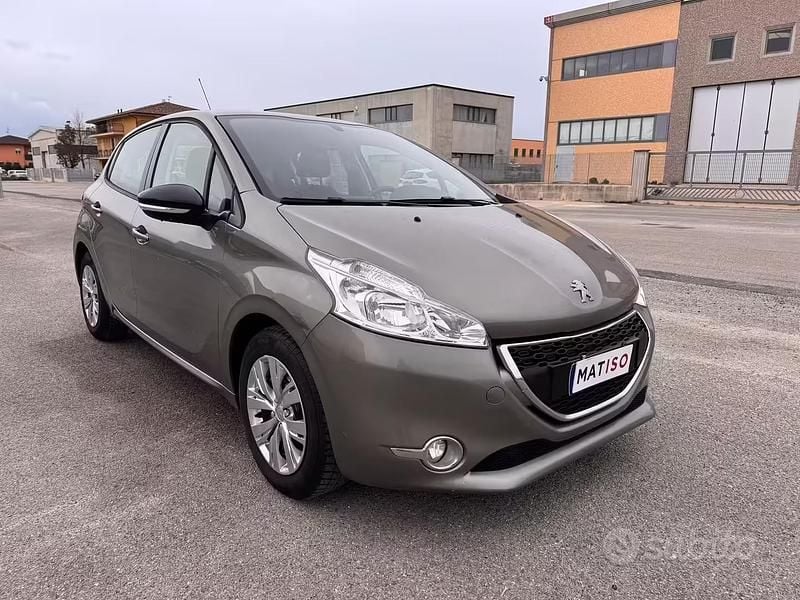 Usata Peugeot 208 Allure 82 CV (60 kW) 2014 Marrone Utilitaria