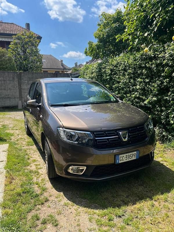 Marrone Usata 2020 Dacia Sandero Tre volumi | 8000 € (Super prezzo) - Immagine 1/4