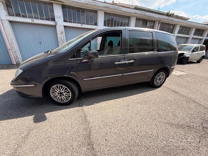Usata Lancia Phedra 170 CV (125 kW) 2009 Grigio Monovolume