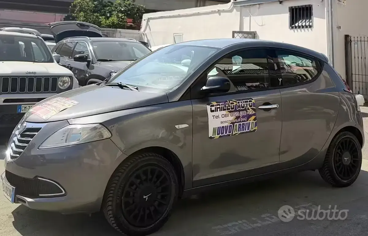 Usata Lancia Ypsilon 69 CV (50 kW) 2011 Grigio Utilitaria