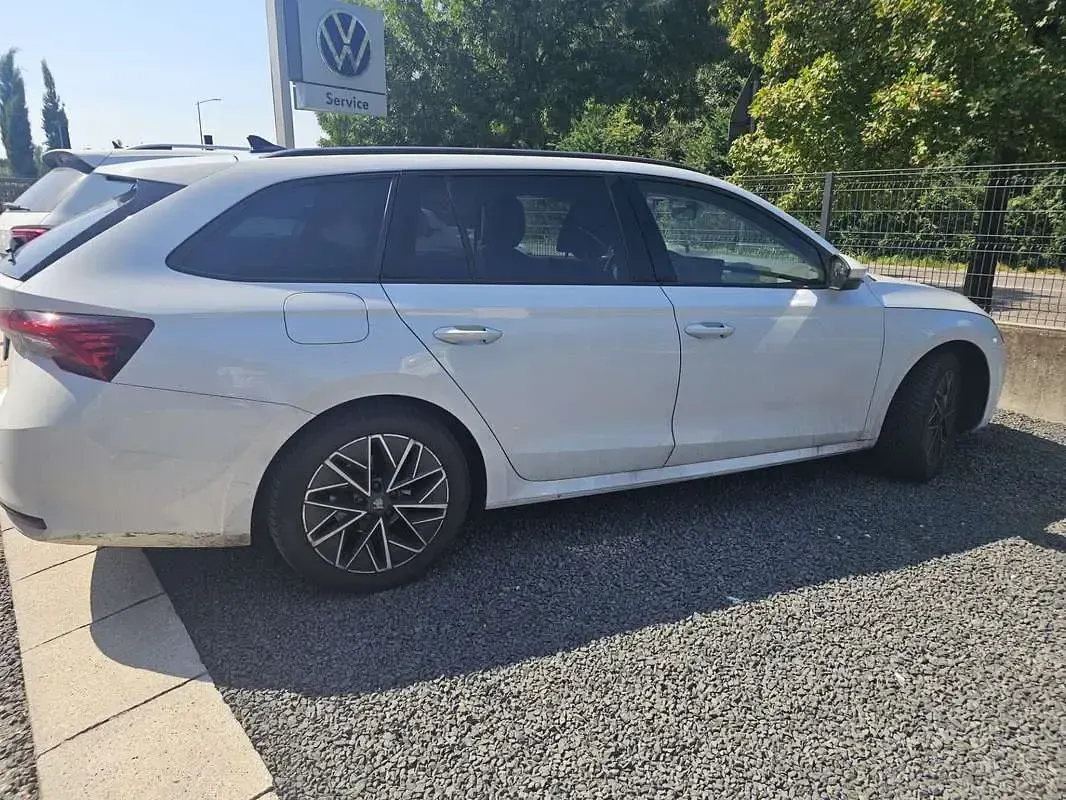 Usata Skoda Octavia Executive 150 CV (110 kW) 2025 Bianco Station wagon