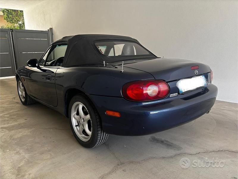 Usata Mazda MX5 110 CV (80 kW) 2003 Blu Cabrio