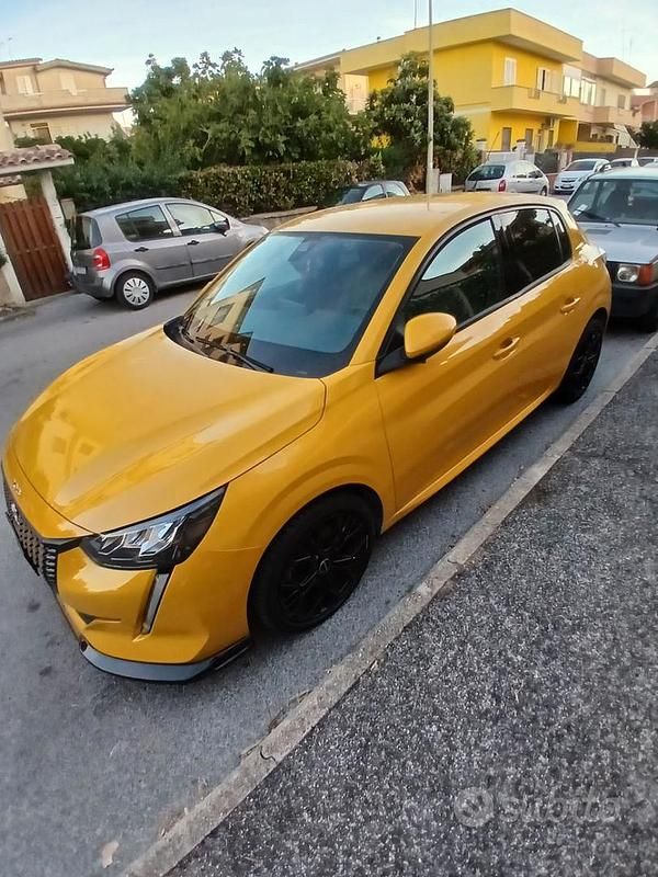 Usata Peugeot 208 Allure 102 CV (75 kW) 2021 Giallo Utilitaria