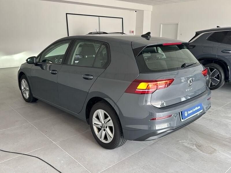 Usata VW Golf VIII Life 116 CV (85 kW) 2025 Grigio Utilitaria