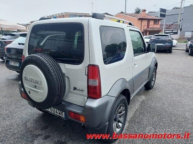 Usata Suzuki Jimny 85 CV (62 kW) 2018 Bianco pastello SUV