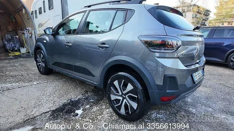 Nuova Dacia Sandero Stepway 122 CV (89 kW) 2026 Grigio Berlina