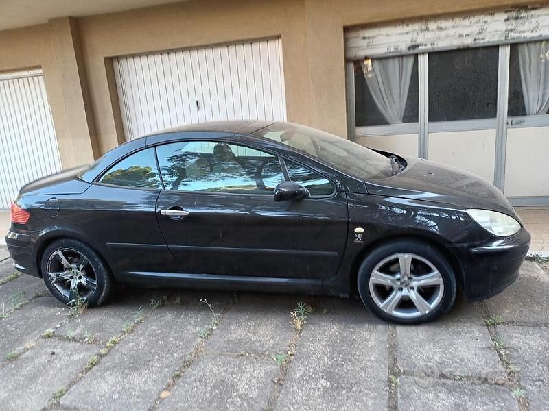 Usata Peugeot 307 CC 109 CV (80 kW) 2005 Nero Cabrio