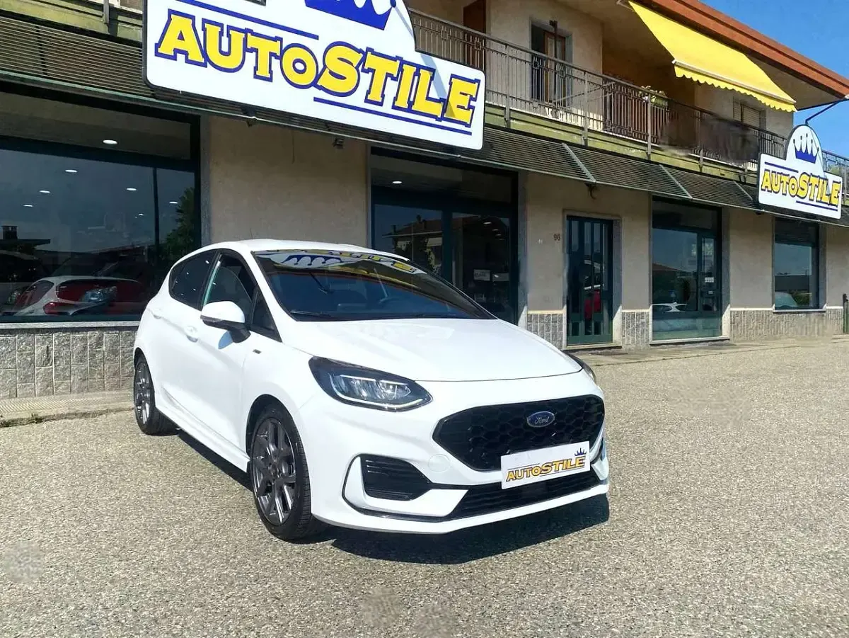 Second-hand Ford Fiesta ST-Line 125 CP (91 kW) 2024 Alb Berlinǎ