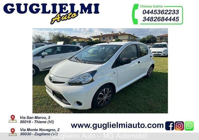 Bianco Usata 2013 Toyota Aygo Connect Style Due volumi | 7400 € (Molto cara) - Immagine 1/3