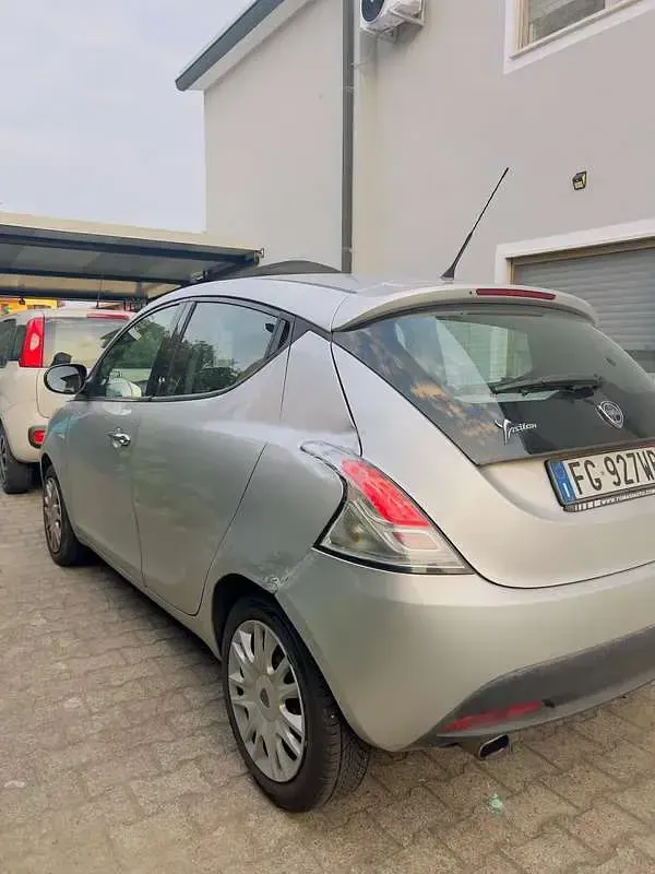 Usata Lancia Ypsilon 69 CV (50 kW) 2014 Utilitaria