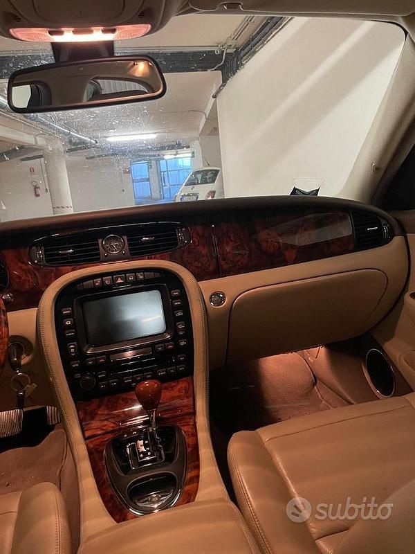 Usata Jaguar XJ8 2007 Blu Berlina