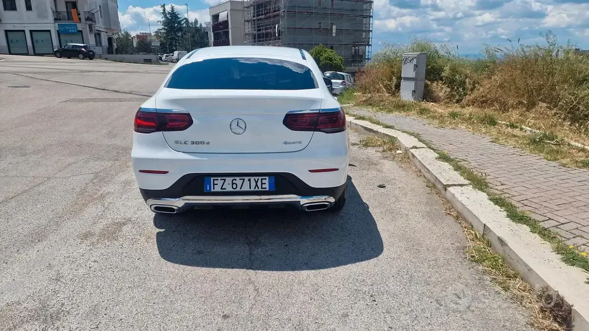Usata Mercedes GLC300 245 CV (180 kW) 2020 Bianco SUV