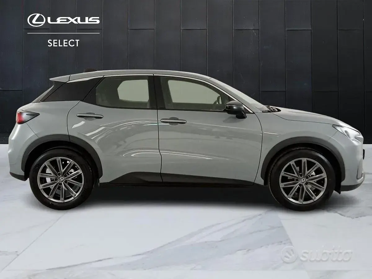 Usata Lexus LBX 91 CV (66 kW) 2024 Grigio SUV