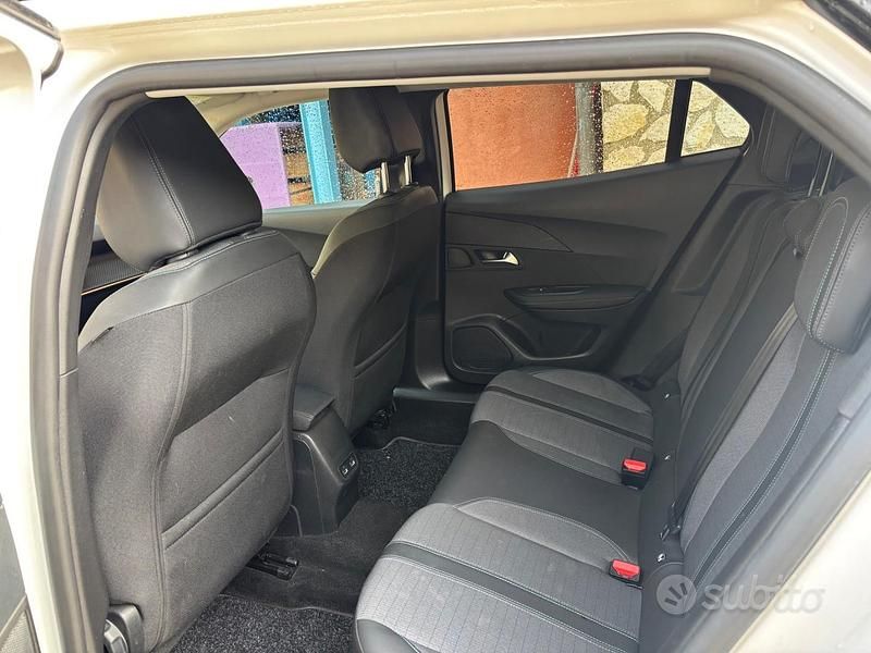 Usata Peugeot 2008 102 CV (75 kW) 2022 SUV