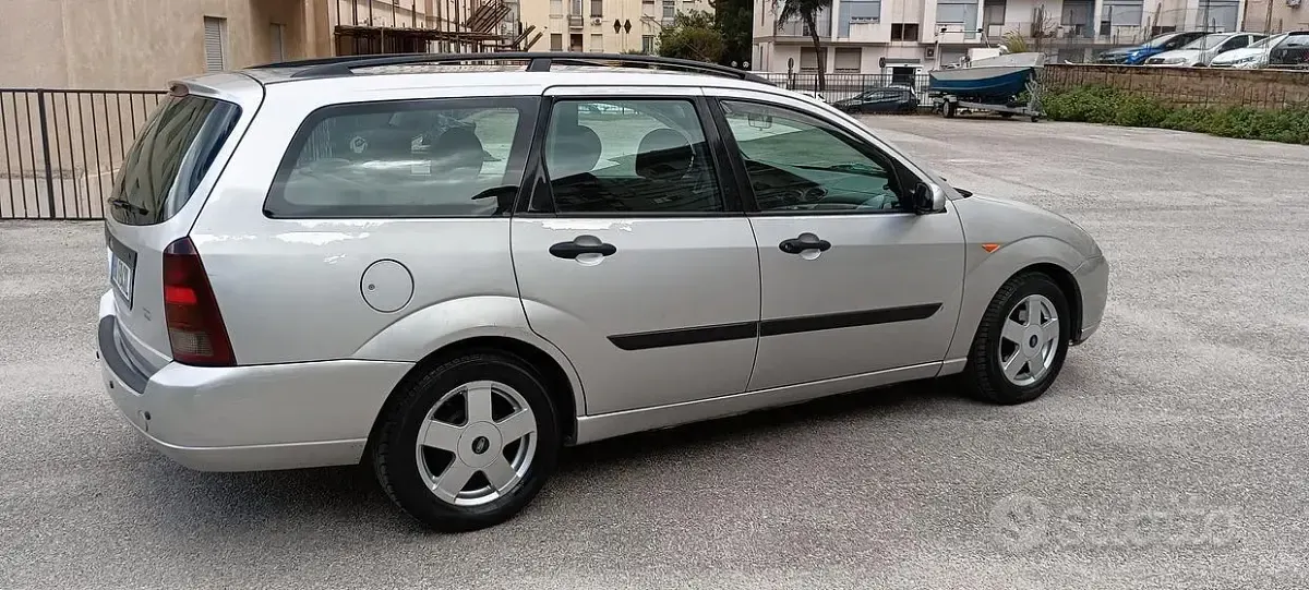 Usata Ford Focus 90 CV (66 kW) 2000 Grigio Station wagon