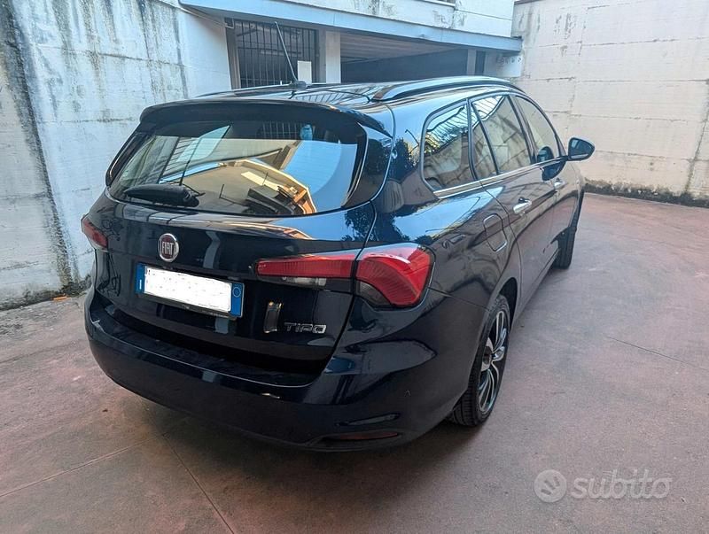 Usata Fiat Tipo Lounge 95 CV (69 kW) 2017 Blu Station wagon