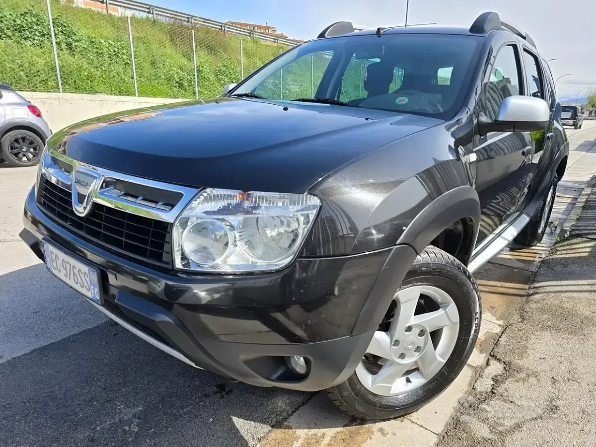 Usata Dacia Duster Lauréate 110 CV (80 kW) 2010 Nero SUV