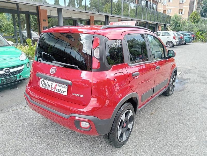Usata Fiat Panda Cross Cross 69 CV (50 kW) 2024 Rosso Utilitaria