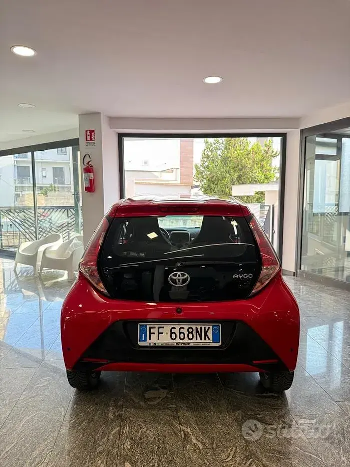 Usata Toyota Aygo Cool 69 CV (50 kW) 2016 Rosso Utilitaria