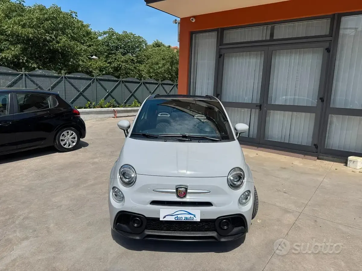 Usata Abarth 595C 145 CV (106 kW) 2022 Grigio Cabrio
