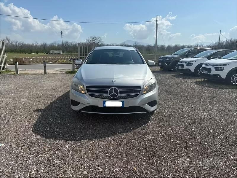 Usata Mercedes A180 109 CV (80 kW) 2014 Grigio Berlina