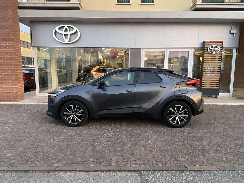 Usata Toyota C-HR Trend 140 CV (102 kW) 2024 Grigio SUV